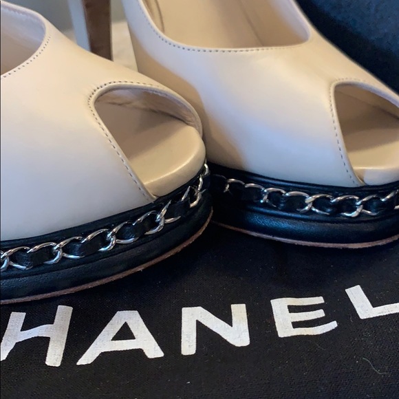 CHANEL open toe heels - Picture 8 of 8